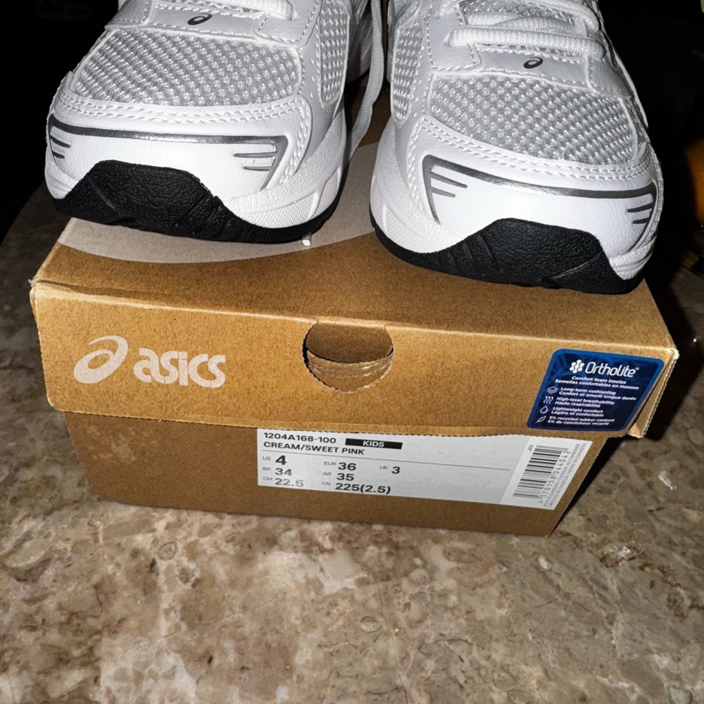 ASICS - Picture 4 of 4